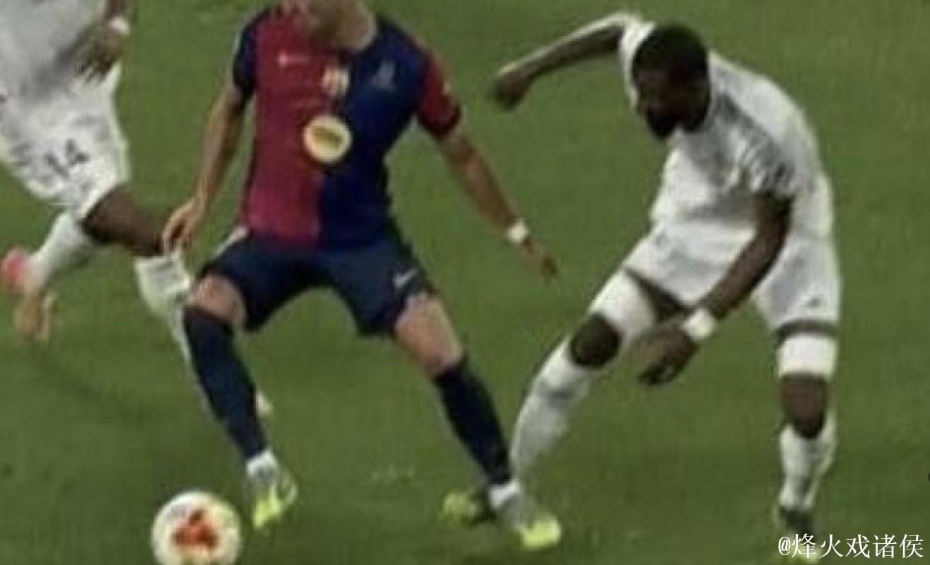 不细看还真看不出来，费兰进球因为拉菲尼亚开角球后越位被吹