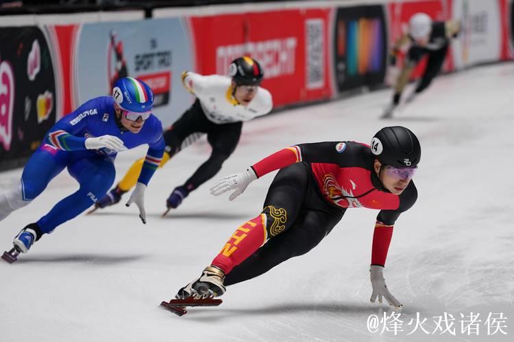短道速滑世界杯：中国队强势领跑晋级男子5000米接力半决赛